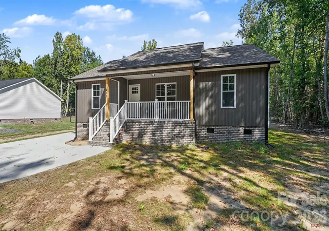 Photo 1 of Single family home for sale at 1815 Hollywood Dr, Salisbury, NC 28144 | MLS# 4429247 | Listing updated on 2026-10-08