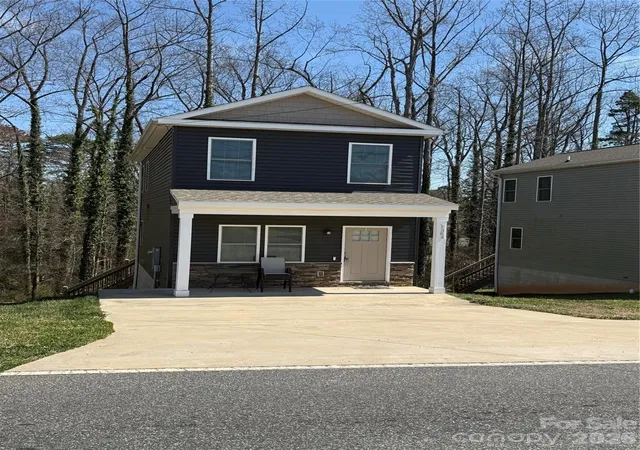 Photo 1 of Single family home for sale at 1084 20th Street Ne, Hickory, NC 28601 | MLS# 4429249 | Listing updated on 2026-09-29