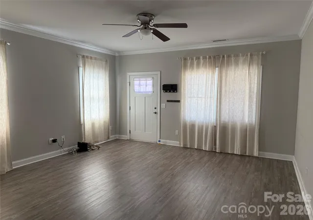 Photo 3 of Single family home for sale at 1084 20th Street Ne, Hickory, NC 28601 | MLS# 4429249 | Listing updated on 2026-09-29