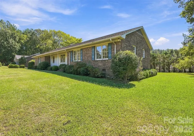 Photo 4 of Single family home for sale at 1213 Hawthorne Rd, Lancaster, SC 29720 | MLS# 4429250 | Listing updated on 2026-10-01