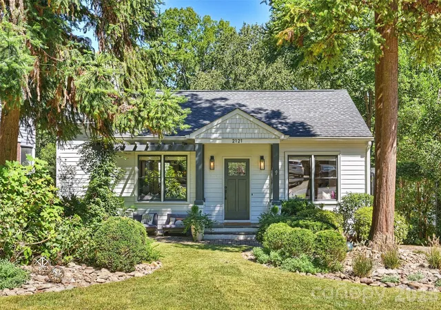 Photo 1 of Single family home for sale at 2121 Chambwood Dr, Charlotte, NC 28205 | MLS# 4429254 | Listing updated on 2026-10-04