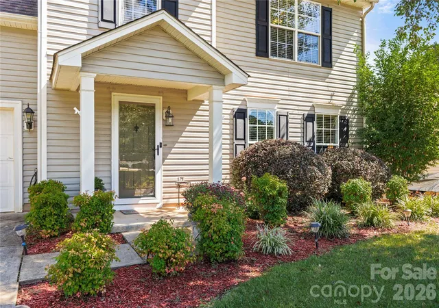 Photo 3 of Single family home for sale at 124 Emily Ivy Ct, Kannapolis, NC 28083 | MLS# 4429261 | Listing updated on 2026-10-01