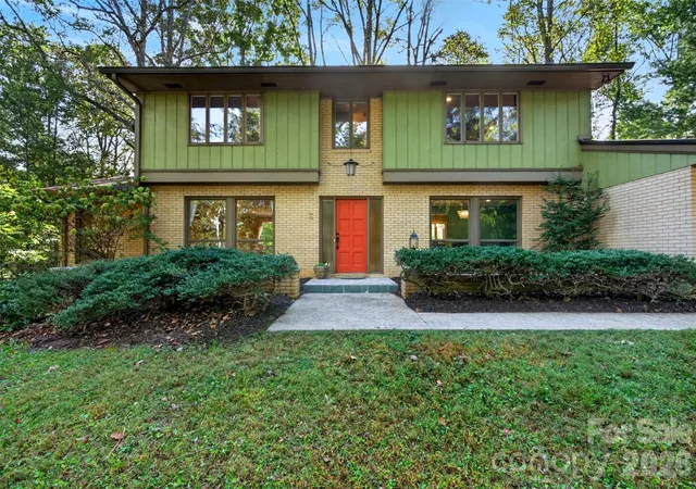 Photo 2 of Single family home for sale at 14 Willow Rd, Asheville, NC 28804 | MLS# 4429269 | Listing updated on 2026-10-03