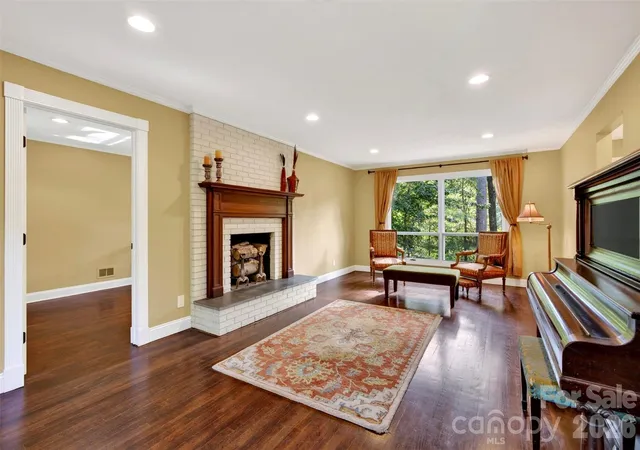 Photo 3 of Single family home for sale at 14 Willow Rd, Asheville, NC 28804 | MLS# 4429269 | Listing updated on 2026-10-03