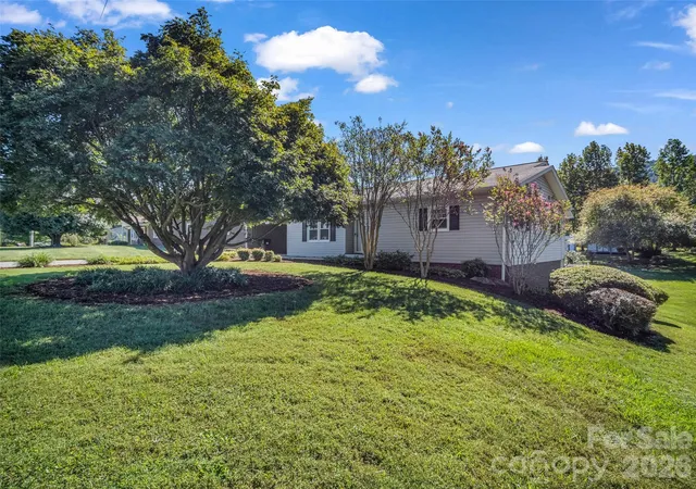 Photo 2 of Single family home for sale at 1323 Havenwood Dr, Morganton, NC 28655 | MLS# 4429285 | Listing updated on 2026-09-29