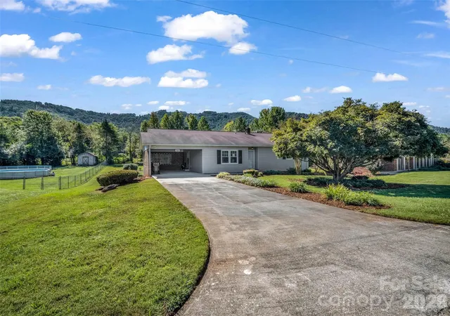 Photo 3 of Single family home for sale at 1323 Havenwood Dr, Morganton, NC 28655 | MLS# 4429285 | Listing updated on 2026-09-29