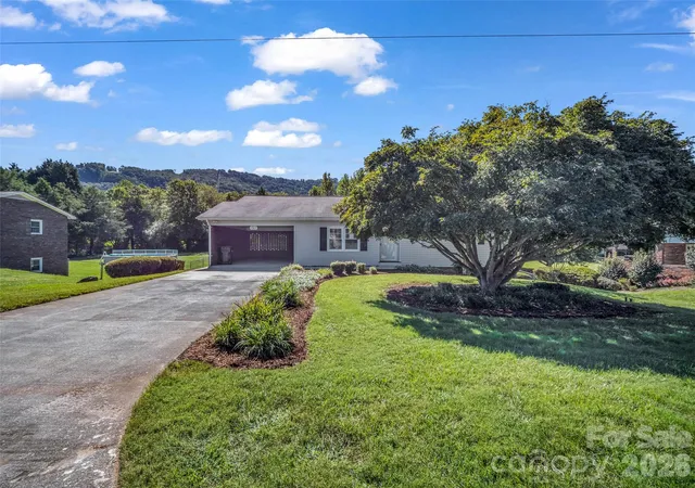 Photo 4 of Single family home for sale at 1323 Havenwood Dr, Morganton, NC 28655 | MLS# 4429285 | Listing updated on 2026-09-29