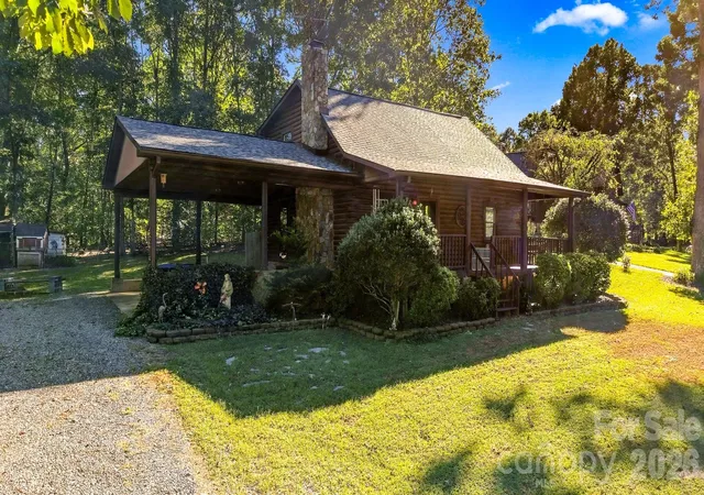Photo 3 of Single family home for sale at 306 Chickasaw Trl, Maiden, NC 28650 | MLS# 4429291 | Listing updated on 2026-09-30