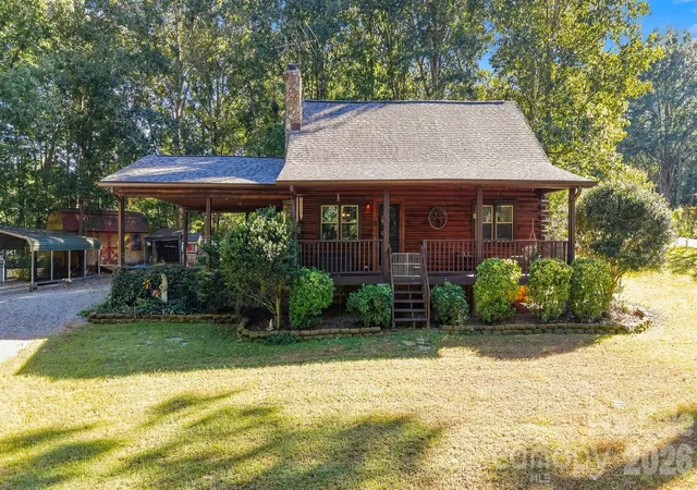 Photo 2 of Single family home for sale at 306 Chickasaw Trl, Maiden, NC 28650 | MLS# 4429291 | Listing updated on 2026-09-30
