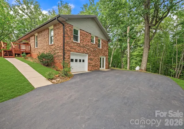 Photo 3 of Single family home for sale at 431 Pine Ridge Rd, Mars Hill, NC 28754 | MLS# 4429293 | Listing updated on 2026-10-03