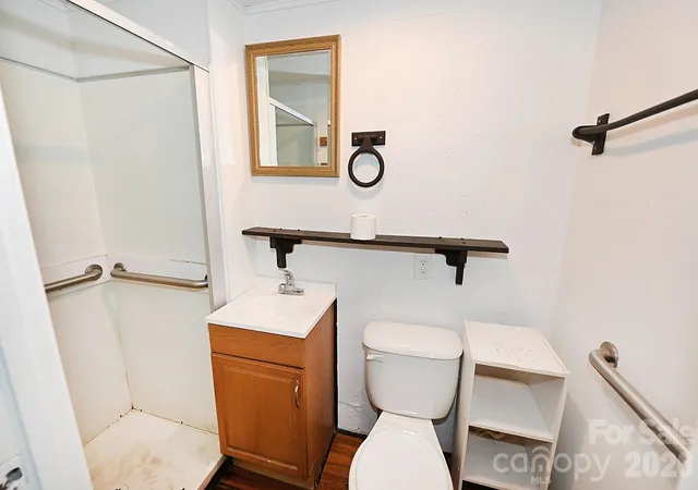Photo 3 of Single family home for sale at 755 2nd Avenue Sw, Hickory, NC 28602 | MLS# 4429303 | Listing updated on 2026-10-03