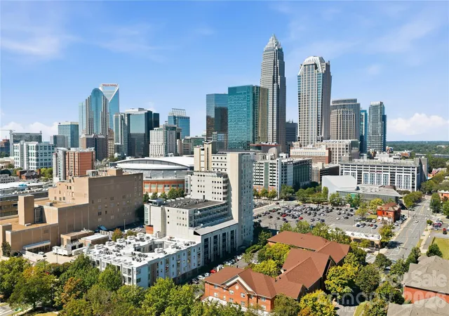 Photo 3 of Condo for sale at 505 E 6th Street #1406, Charlotte, NC 28202 | MLS# 4429306 | Listing updated on 2026-10-07
