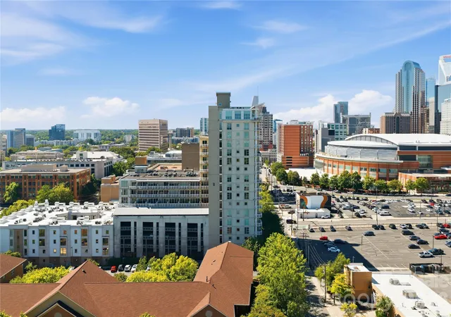 Photo 3 of Condo for sale at 505 E 6th Street #1406, Charlotte, NC 28202 | MLS# 4429306 | Listing updated on 2026-10-07