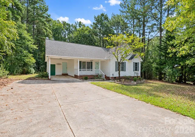 Photo 1 of Single family home for sale at 2017 Country Clb Dr, Lancaster, SC 29720 | MLS# 4429318 | Listing updated on 2026-10-20