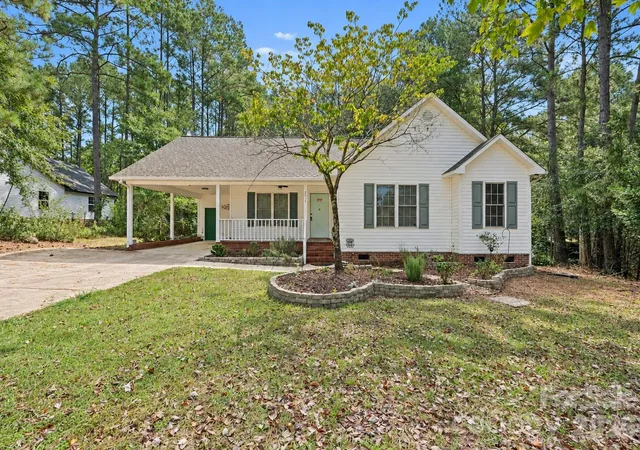 Photo 2 of Single family home for sale at 2017 Country Clb Dr, Lancaster, SC 29720 | MLS# 4429318 | Listing updated on 2026-10-20