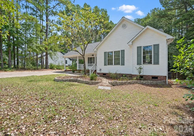 Photo 3 of Single family home for sale at 2017 Country Clb Dr, Lancaster, SC 29720 | MLS# 4429318 | Listing updated on 2026-10-20
