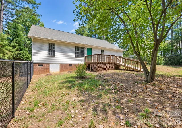 Photo 4 of Single family home for sale at 2017 Country Clb Dr, Lancaster, SC 29720 | MLS# 4429318 | Listing updated on 2026-10-20