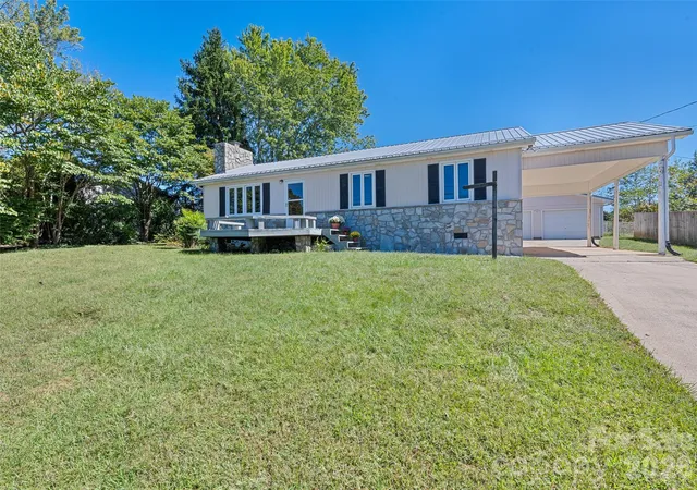 Photo 1 of Single family home for sale at 158 Candlelight Cir, Clyde, NC 28721 | MLS# 4429323 | Listing updated on 2026-10-01