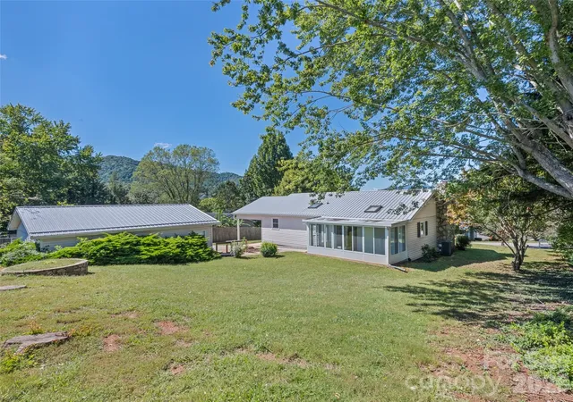 Photo 4 of Single family home for sale at 158 Candlelight Cir, Clyde, NC 28721 | MLS# 4429323 | Listing updated on 2026-10-01