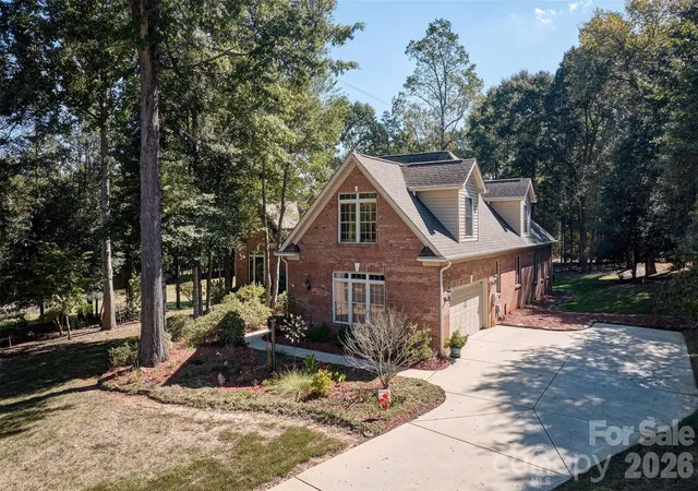 Photo 2 of Single family home for sale at 225 Highland Forest Dr, Clover, SC 29710 | MLS# 4429325 | Listing updated on 2026-10-05