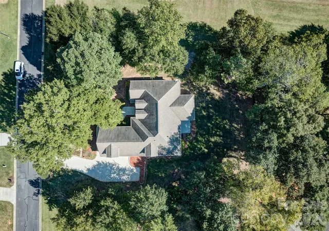 Photo 3 of Single family home for sale at 225 Highland Forest Dr, Clover, SC 29710 | MLS# 4429325 | Listing updated on 2026-10-05