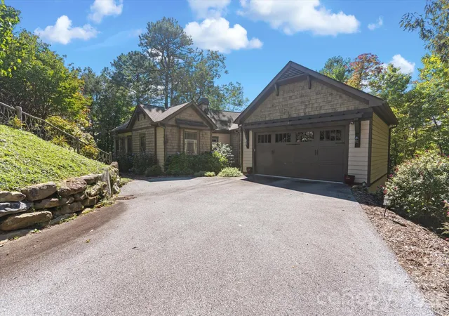 Photo 3 of Single family home for sale at 44 Sunset Tr, Brevard, NC 28712 | MLS# 4429326 | Listing updated on 2026-10-05