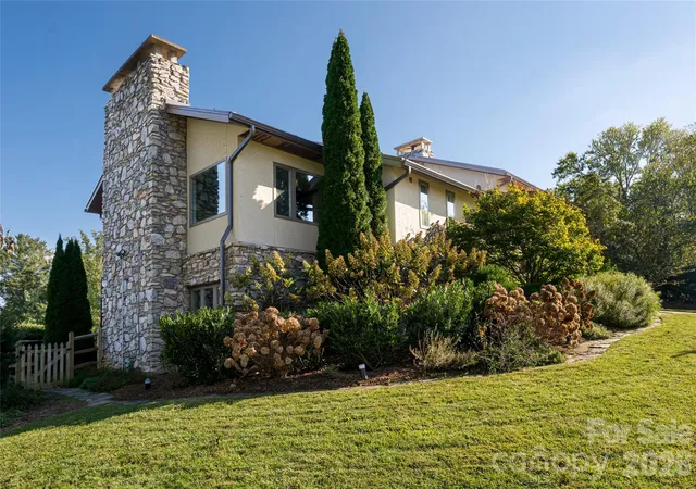 Photo 4 of Single family home for sale at 79 Horizon Hl Rd, Asheville, NC 28804 | MLS# 4429327 | Listing updated on 2026-10-09