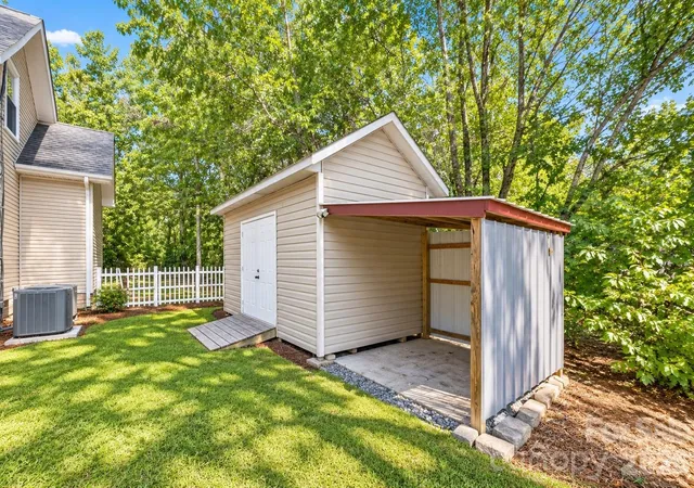 Photo 2 of Single family home for sale at 3787 Rolling View Ln, Maiden, NC 28650 | MLS# 4429345 | Listing updated on 2026-09-30