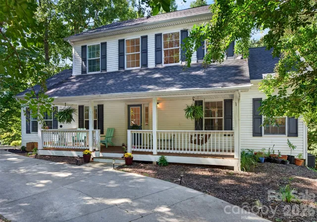 Photo 1 of Single family home for sale at 9 Gollum Dr, Fairview, NC 28730 | MLS# 4429347 | Listing updated on 2026-10-09