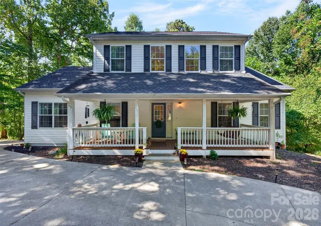 Photo 2 of Single family home for sale at 9 Gollum Dr, Fairview, NC 28730 | MLS# 4429347 | Listing updated on 2026-10-09