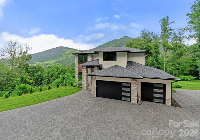 Photo 2 of Single family home for sale at 22 Chesten Mountain Dr, Asheville, NC 28803 | MLS# 4429354 | Listing updated on 2026-09-29