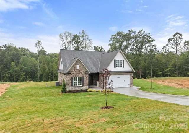 Photo 2 of Single family home for sale at 261 Avian Ln, Winston Salem, NC 27127 | MLS# 4429356 | Listing updated on 2026-09-30
