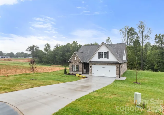 Photo 3 of Single family home for sale at 261 Avian Ln, Winston Salem, NC 27127 | MLS# 4429356 | Listing updated on 2026-09-30