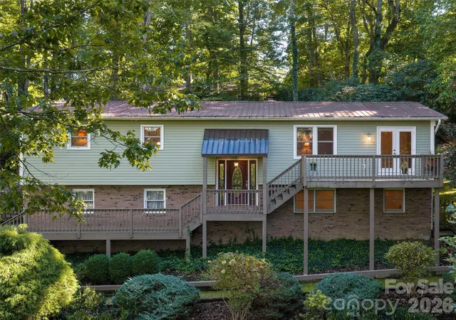 Photo 1 of Single family home for sale at 172 Long John Dr, Hendersonville, NC 28791 | MLS# 4429360 | Listing updated on 2026-09-28