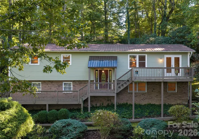 Photo 2 of Single family home for sale at 172 Long John Dr, Hendersonville, NC 28791 | MLS# 4429360 | Listing updated on 2026-09-29