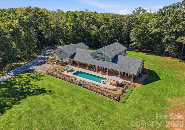 Photo 2 of Sale Pending at 317 Windmill Ln, Waxhaw, NC 28173 | MLS# 4429362 | Listing updated on 2026-10-21