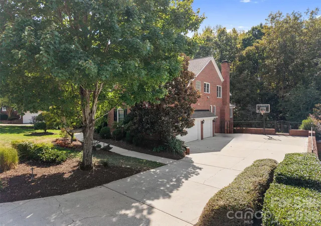 Photo 3 of Single family home for sale at 2042 Maynard Rd, Charlotte, NC 28270 | MLS# 4429365 | Listing updated on 2026-10-08