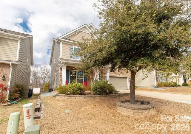Photo 3 of Single family home for sale at 1372 Rainier Dr, Fort Mill, SC 29708 | MLS# 4429367 | Listing updated on 2026-10-16