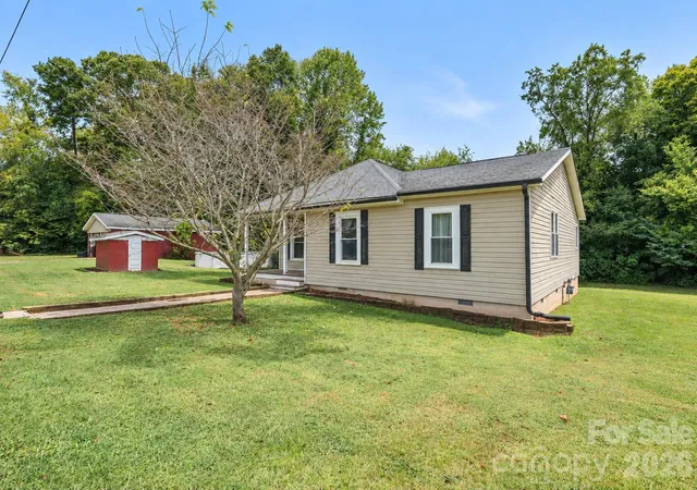 Photo 2 of Single family home for sale at 228 Hazeleen Ave, Belmont, NC 28012 | MLS# 4429378 | Listing updated on 2026-10-05