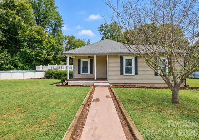 Photo 3 of Single family home for sale at 228 Hazeleen Ave, Belmont, NC 28012 | MLS# 4429378 | Listing updated on 2026-10-05