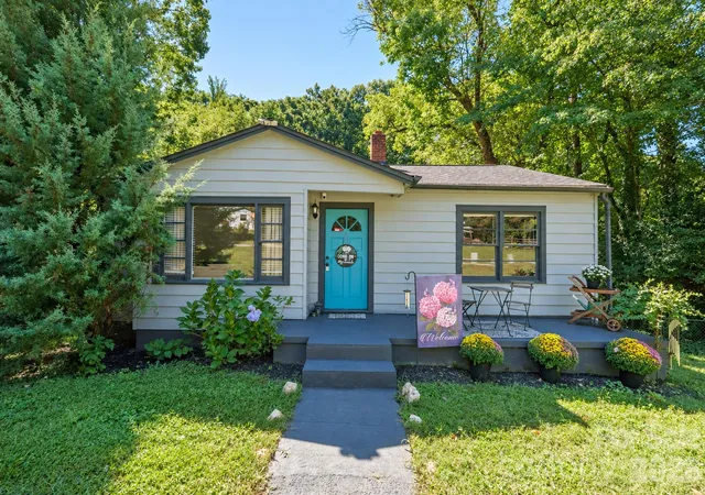 Photo 1 of Single family home for sale at 907 Mauney Rd, Stanley, NC 28164 | MLS# 4429379 | Listing updated on 2026-10-01