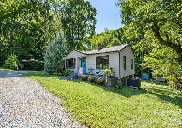 Photo 2 of Single family home for sale at 907 Mauney Rd, Stanley, NC 28164 | MLS# 4429379 | Listing updated on 2026-10-01
