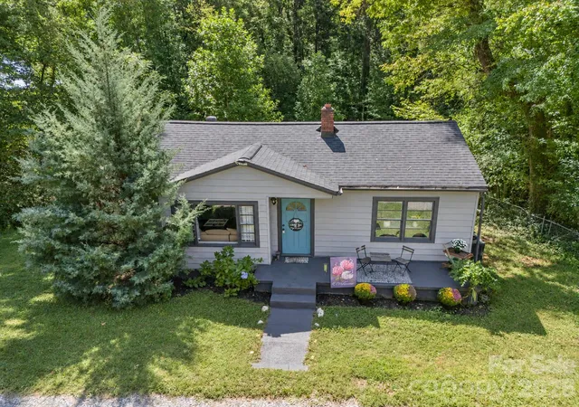 Photo 3 of Single family home for sale at 907 Mauney Rd, Stanley, NC 28164 | MLS# 4429379 | Listing updated on 2026-10-01