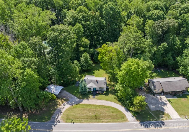 Photo 3 of Single family home for sale at 907 Mauney Rd, Stanley, NC 28164 | MLS# 4429379 | Listing updated on 2026-10-01
