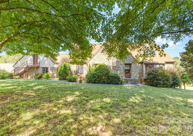 Photo 3 of Single family home for sale at 475 Baymount Dr, Statesville, NC 28625 | MLS# 4429382 | Listing updated on 2026-10-07