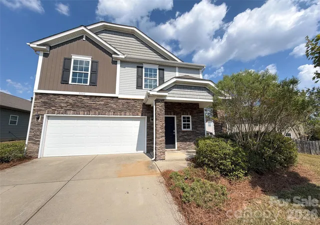 Photo 1 of Single family home for sale at 5043 Hvn Lodge Rd, Matthews, NC 28104 | MLS# 4429384 | Listing updated on 2026-10-07