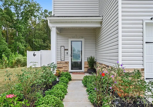 Photo 2 of Single family home for sale at 1582 Doran Ter, Richburg, SC 29729 | MLS# 4429385 | Listing updated on 2026-10-08