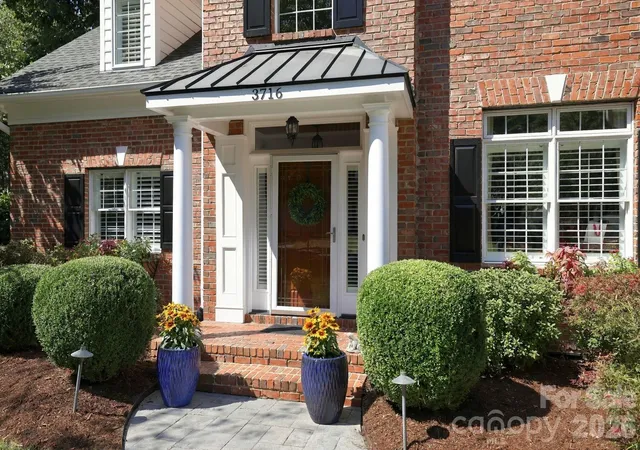Photo 1 of Single family home for sale at 3716 Eastover Hills Ct, Charlotte, NC 28211 | MLS# 4429391 | Listing updated on 2026-10-01
