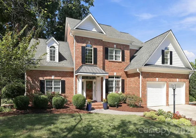 Photo 2 of Single family home for sale at 3716 Eastover Hills Ct, Charlotte, NC 28211 | MLS# 4429391 | Listing updated on 2026-10-01