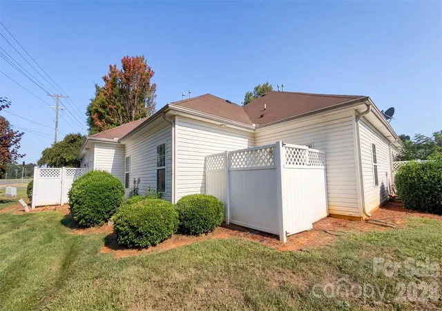 Listing Photo 5 - Condo for sale in building located at 7175 Somerset Springs Dr, Charlotte, NC 28262